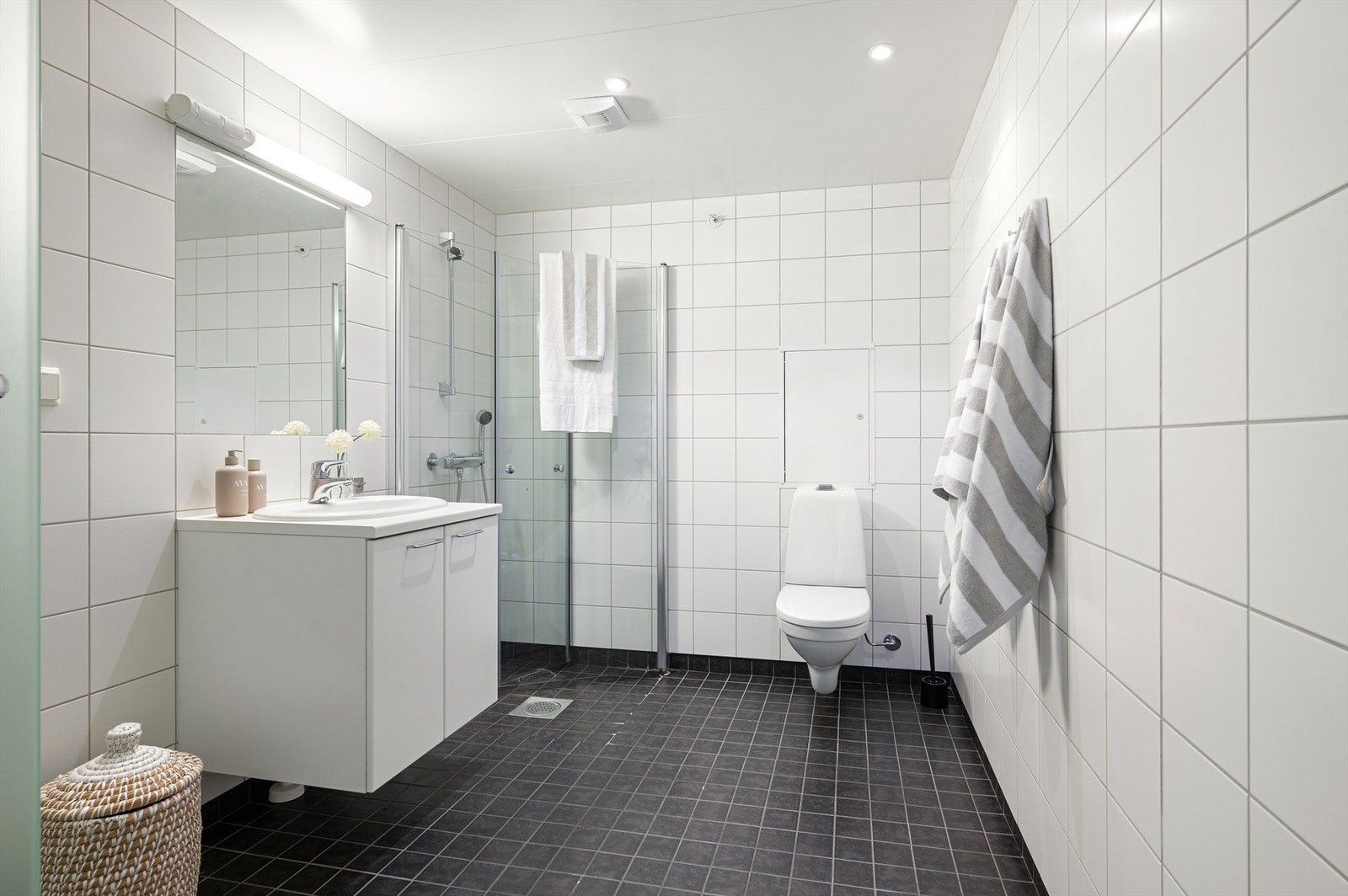 Romslig og pent bad fra 2016 Galleribilde