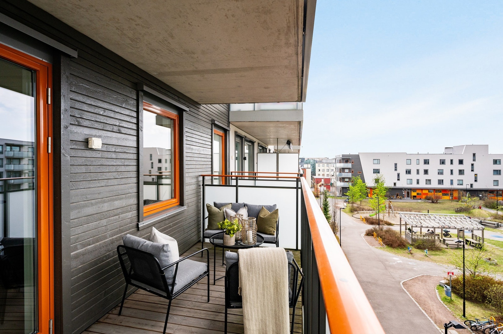 Balkongen måler hele 10kvm Galleribilde