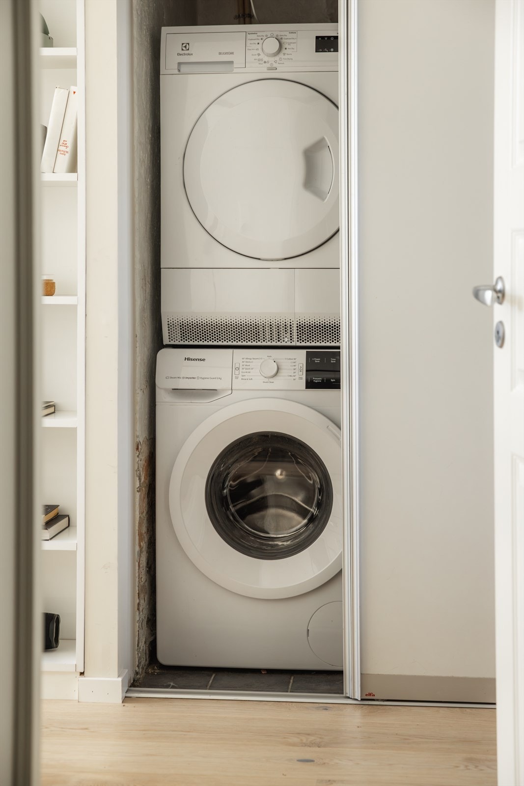 - Vaskeromsnisje praktisk plassert mellom kjellerstue og soverom - Galleribilde