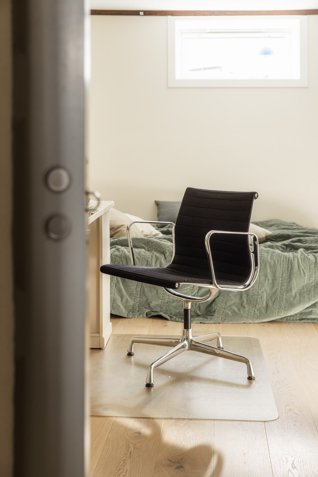 - Fra kjellerstuen er det tilgang til soverom/kontor - Galleribilde