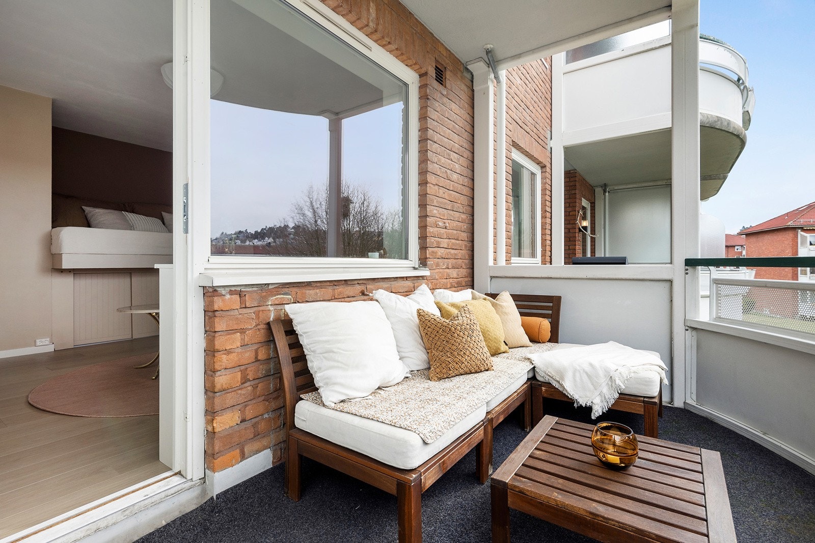 Balkong med god plass til utemøbler Galleribilde