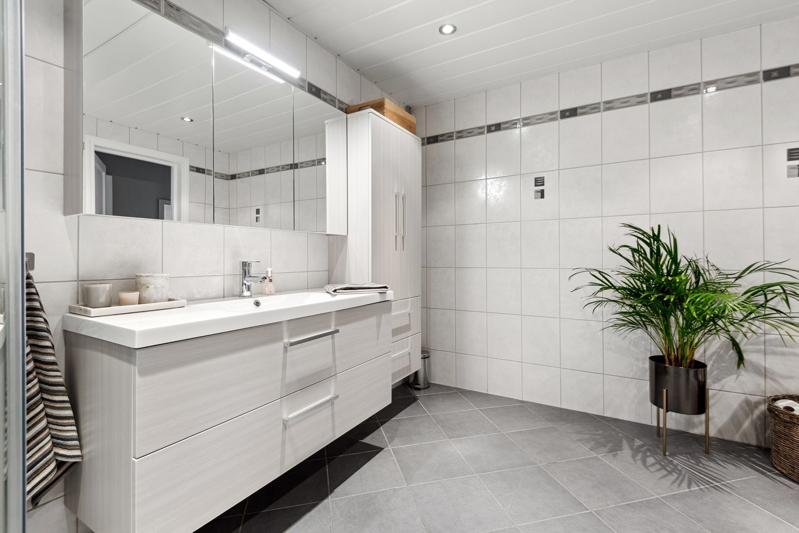 Flott, helfliset bad på hele 10 kvm. Galleribilde