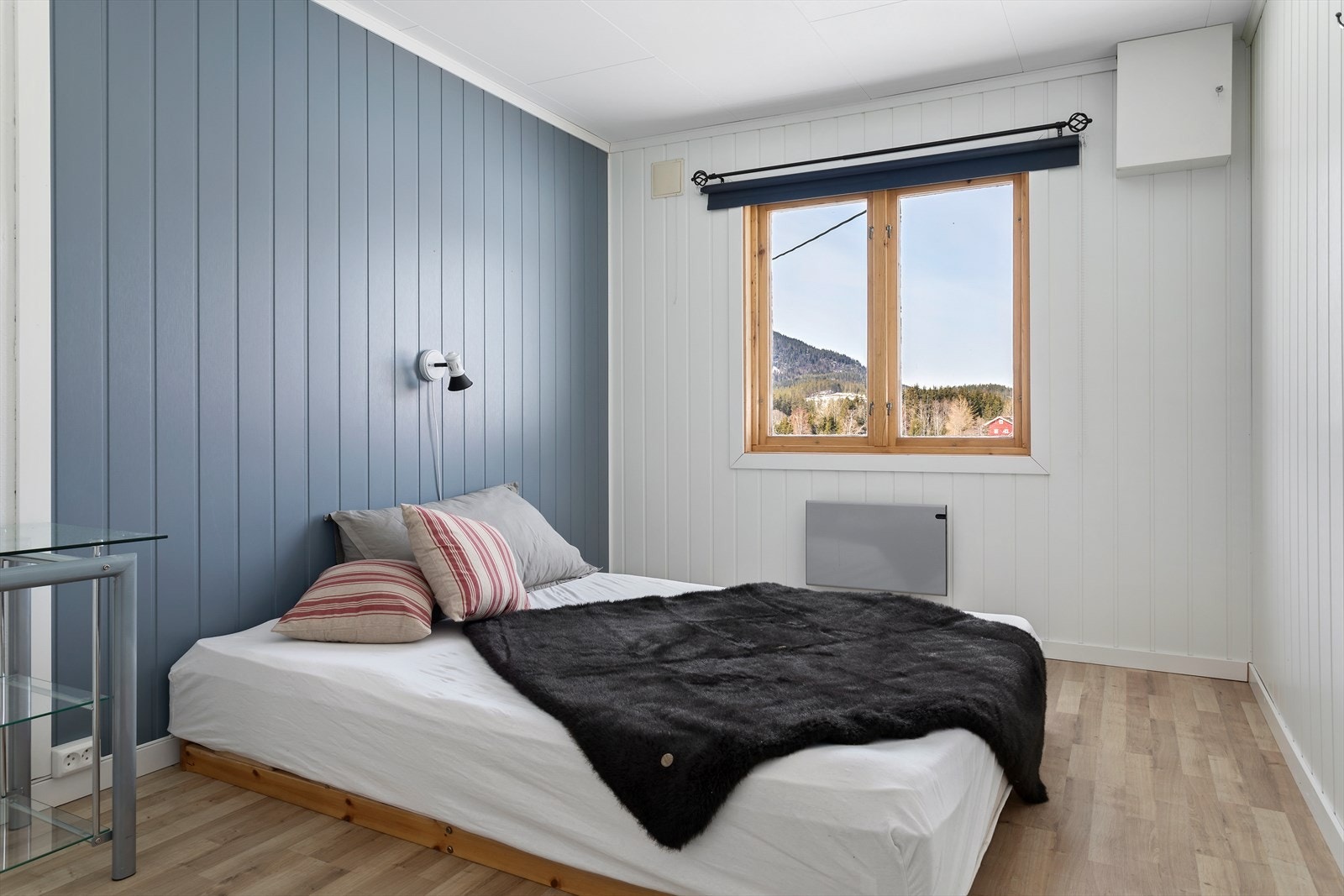 Boligen har 4 soverom av god størrelse. Alle garderobeskap medfølger i handelen. Galleribilde