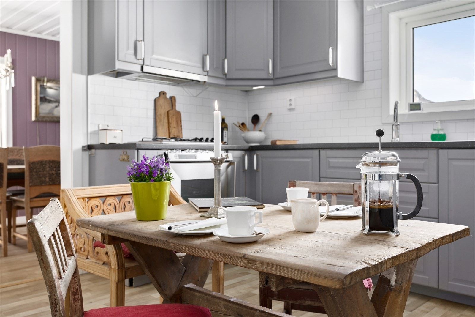 Det er ildsted både på kjøkkenet og stua. Galleribilde