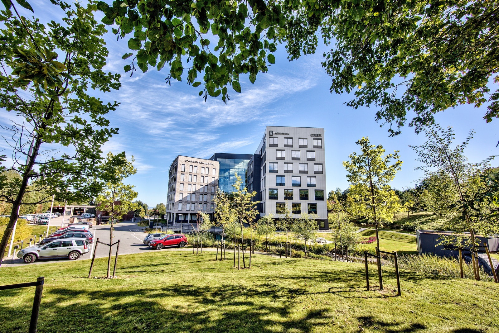 Fasaden fra dammen Galleribilde