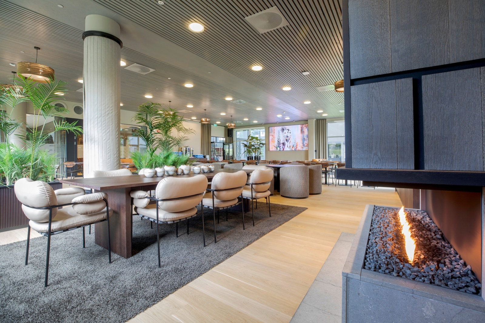 Hyggelige sitteområder i Spiseriet og møterom Orr Galleribilde