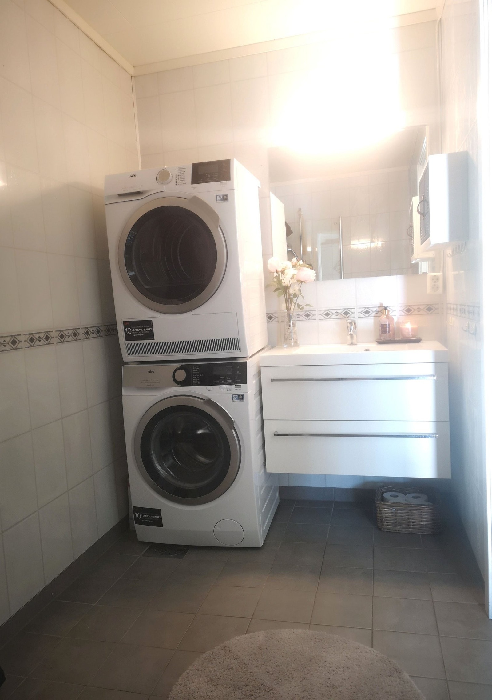 1.Etasje. Bad/dusj/ vaskerom. Galleribilde