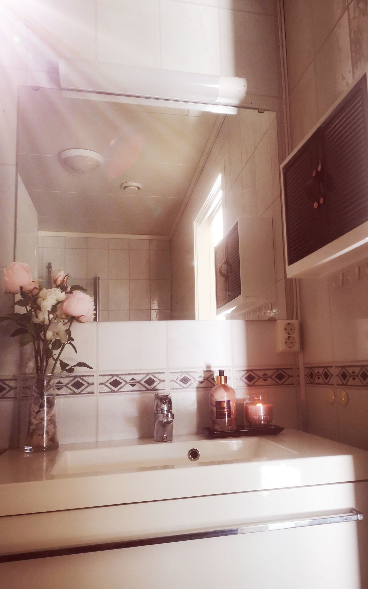 1.Etasje. Bad/dusj/ vaskerom. Galleribilde