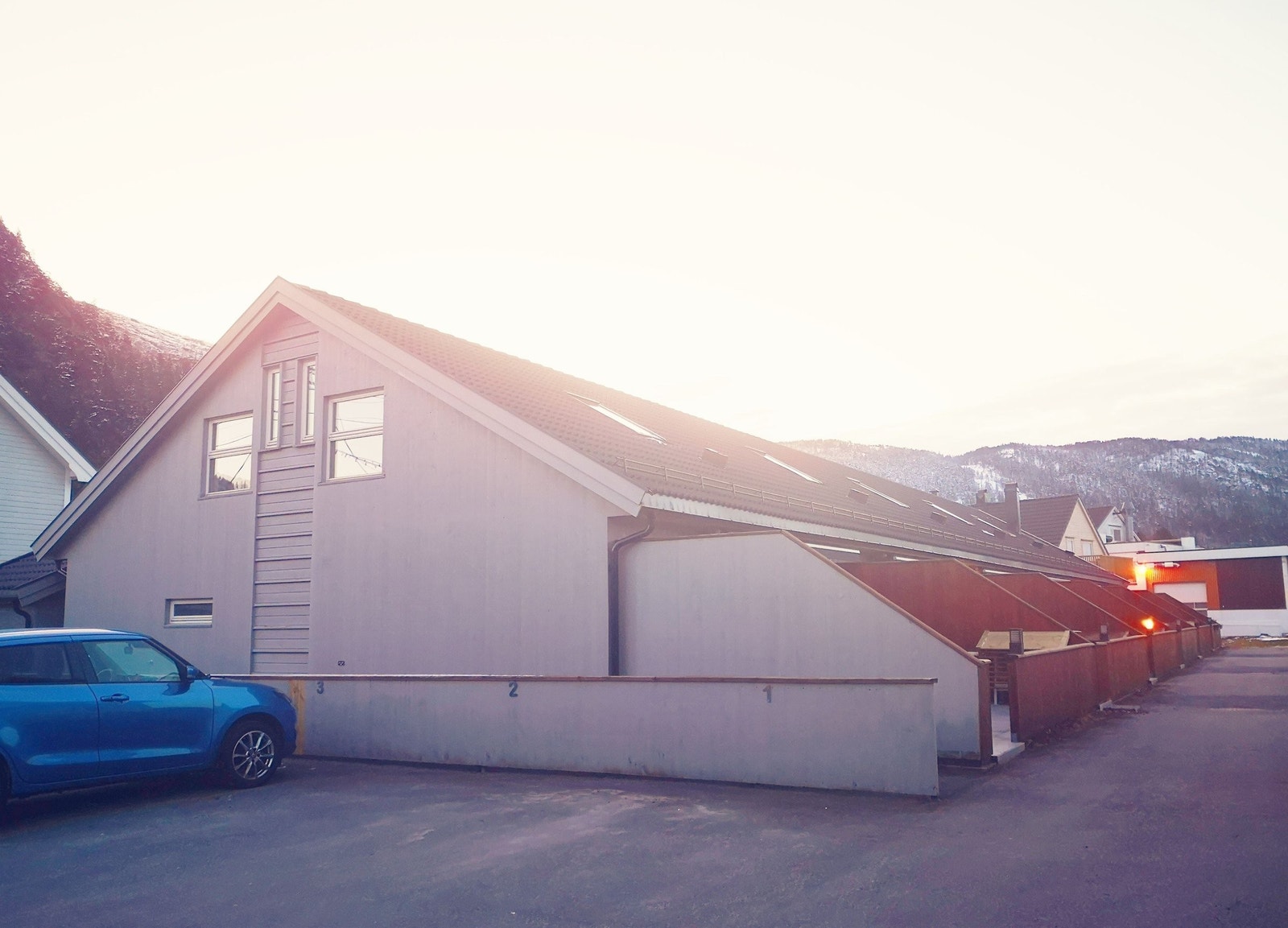 Leiligheten er plassert helt inn i enden. (nr 6) Galleribilde