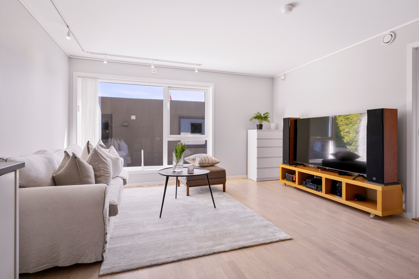 I underetasjen er det etablert en flott leilighet på ca. 66 kvm med egen inngang. Galleribilde