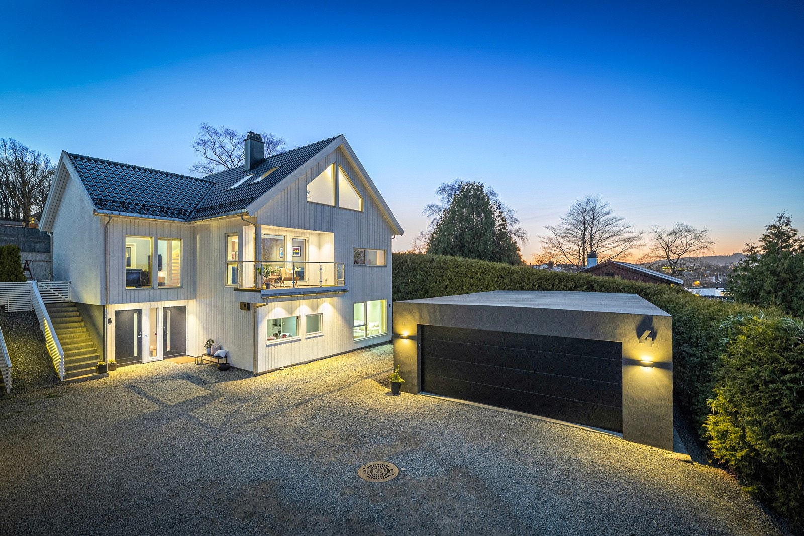 På eiendommen ble det etablert en frittliggende garasje i 2021. Galleribilde