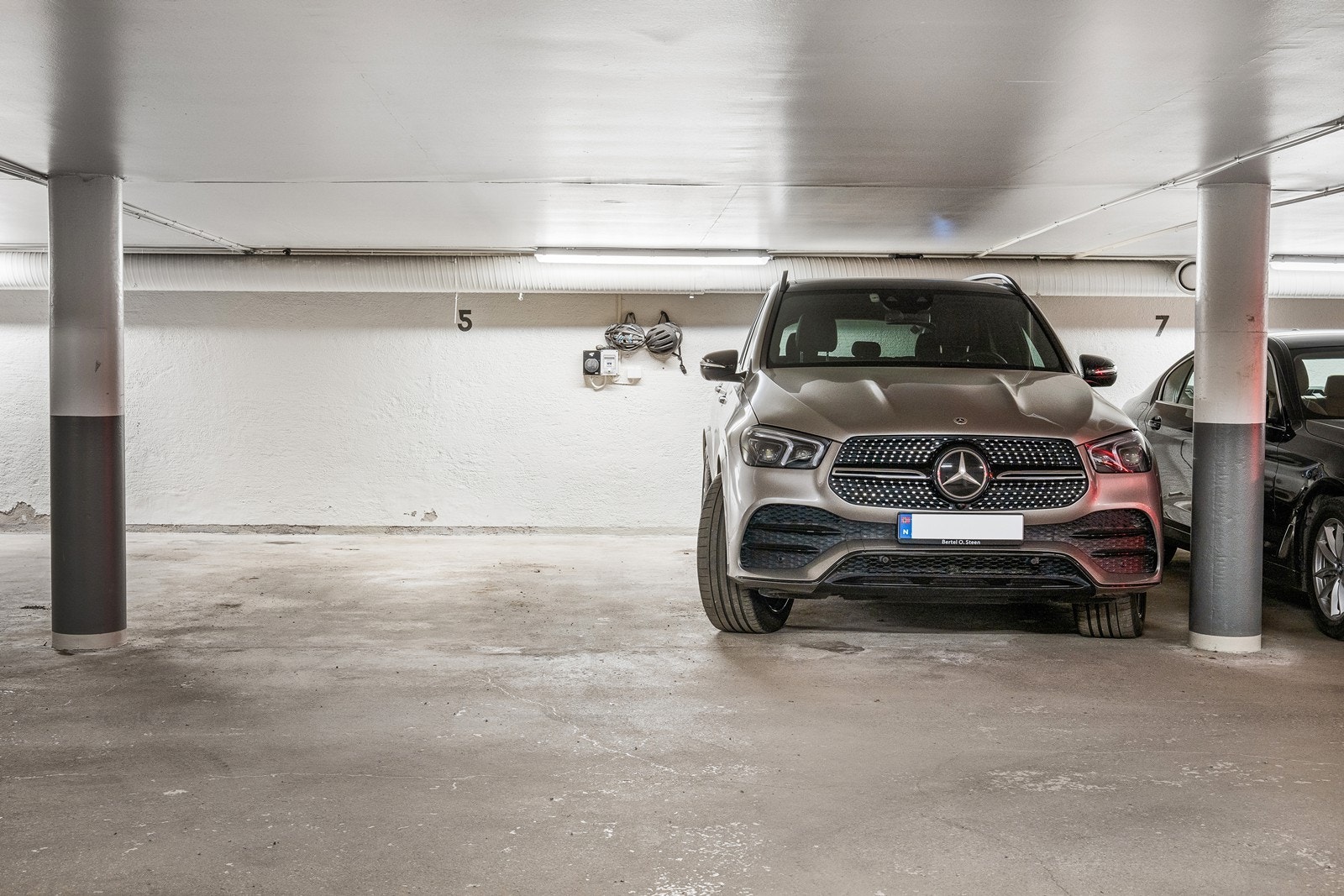 Leiligheten disponerer 2 garasjeplasser med EL-ladere på begge plasser. Galleribilde