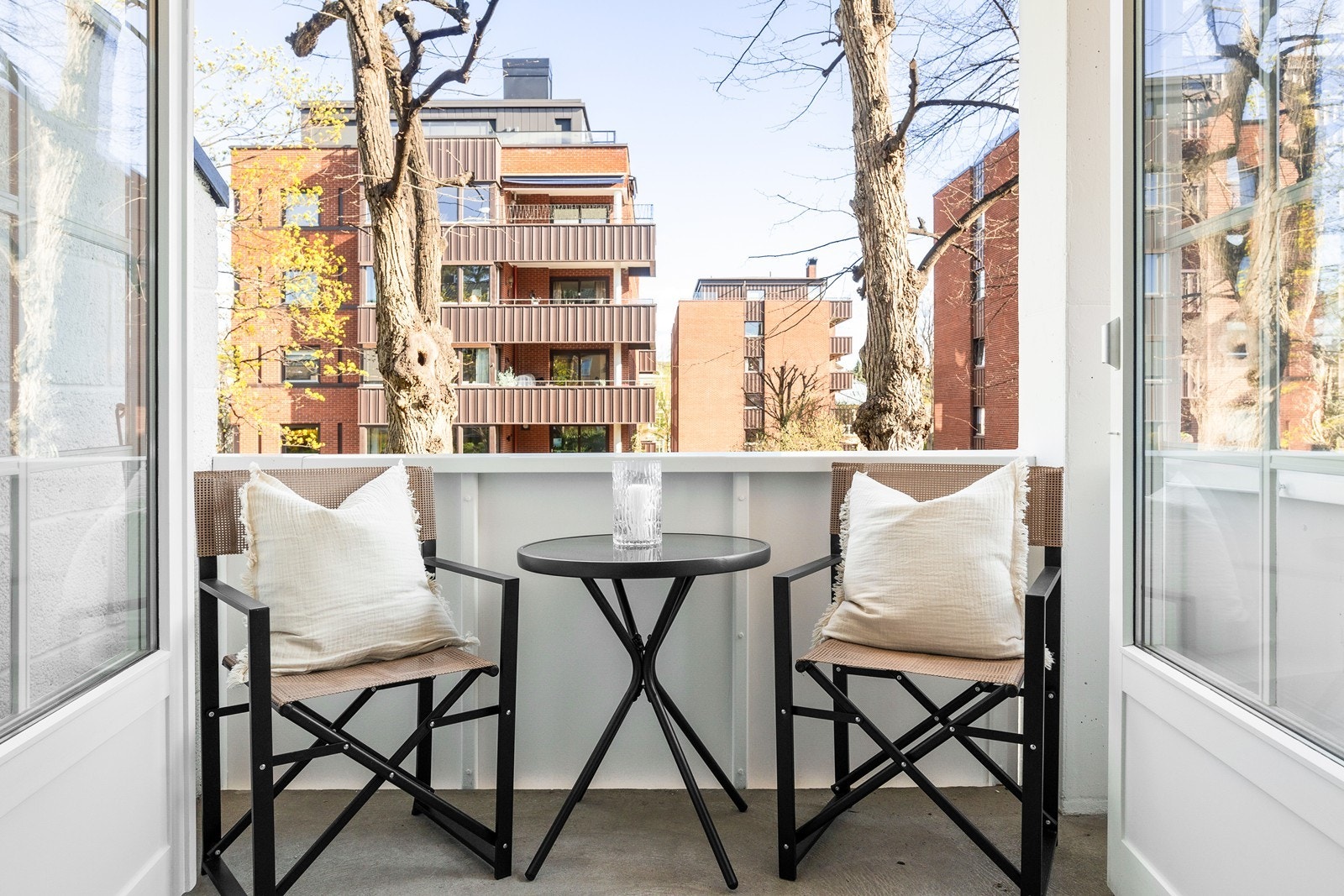 Utgang til balkong fra soverommet, her er det morgensol. Galleribilde