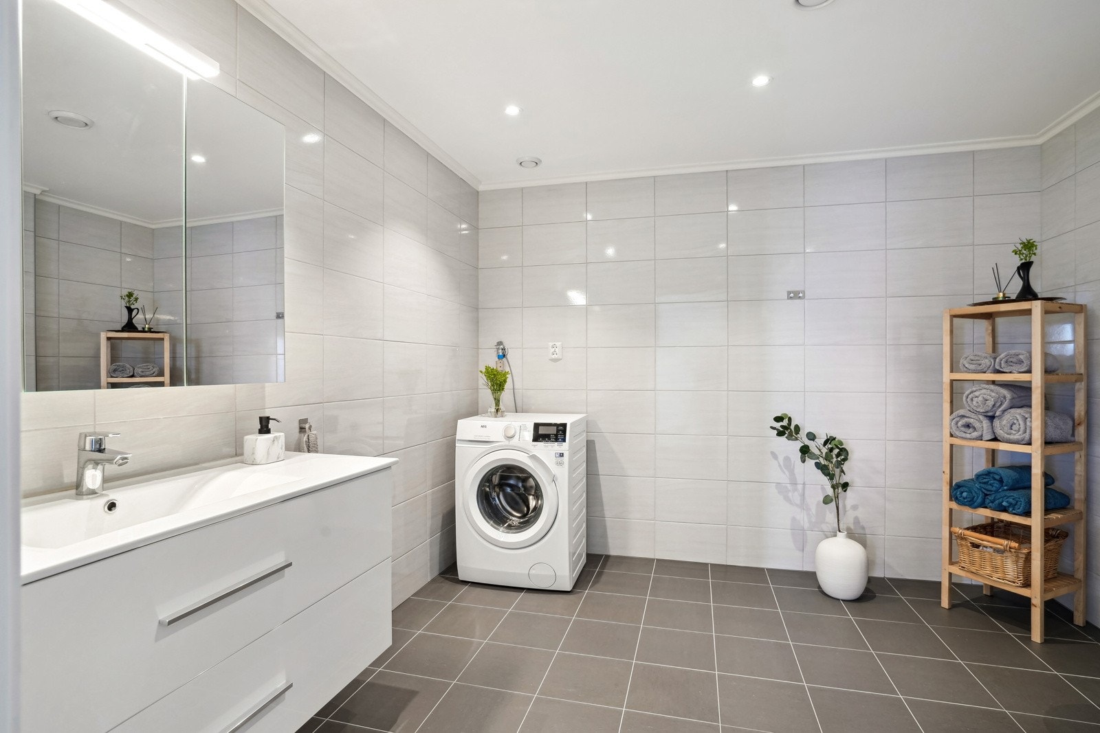 Badet har opplegg for vaskemaskin. Galleribilde