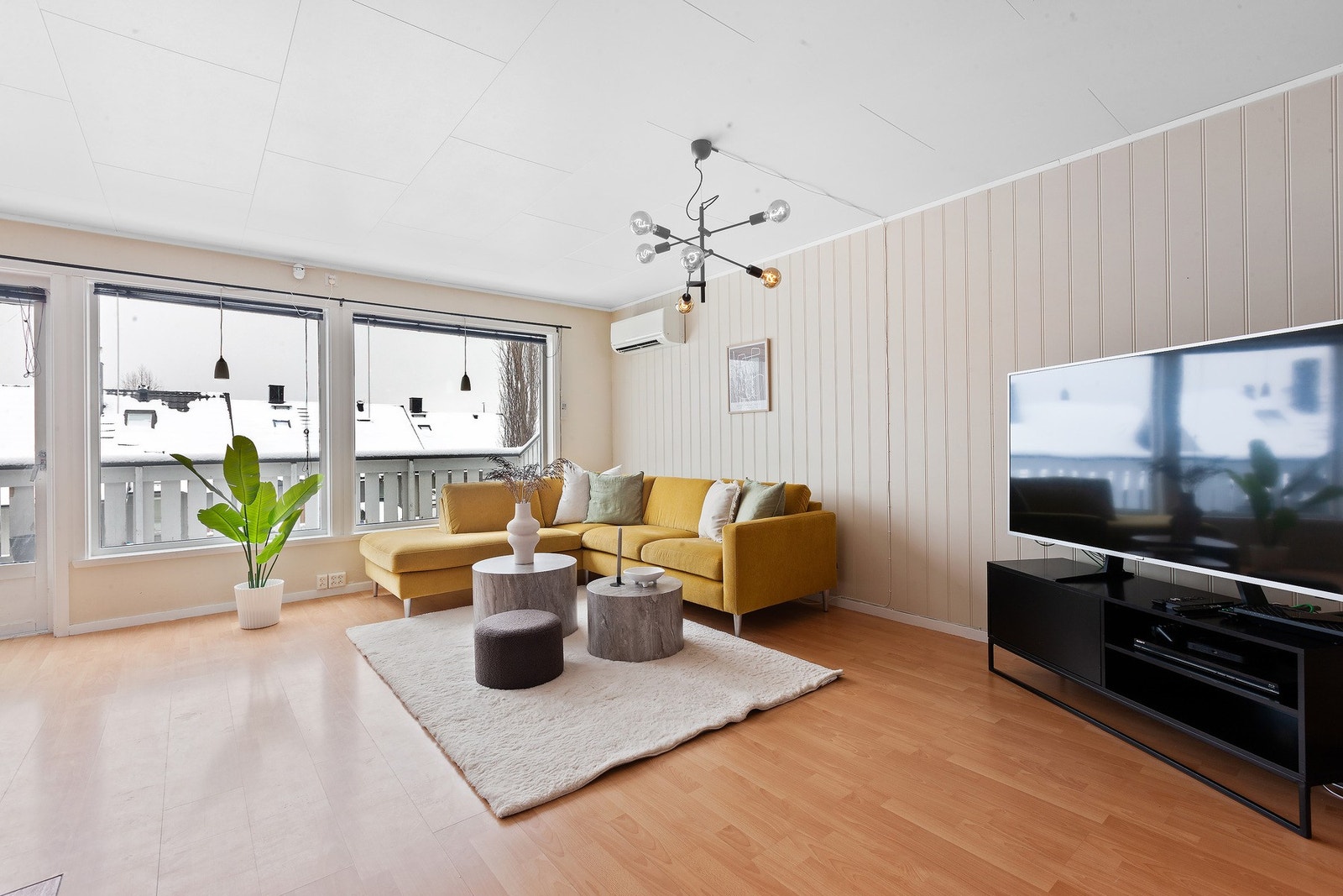 Fra stue er det adkomst til veranda. Galleribilde