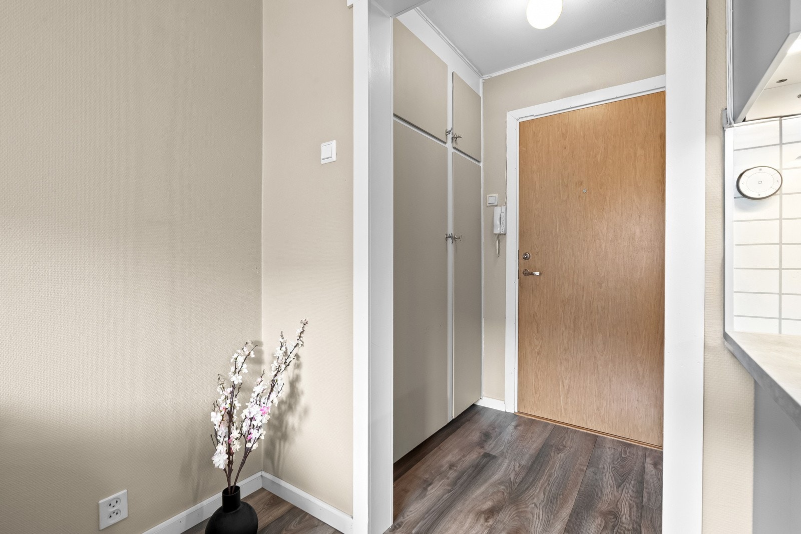 I entré har du god plass til oppbevaring av sko- og yttertøy Galleribilde