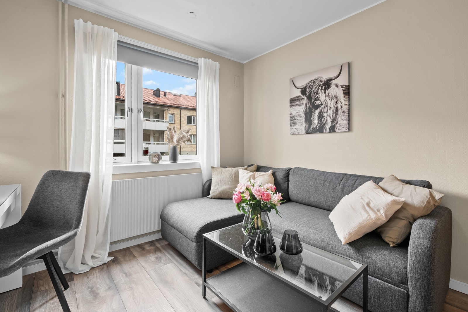 Leiligheten ligger flott til på Ullern/Montebello, med nærhet til "alt". Enkel tilgang til fasiliteter og resten av byen via godt kollektivtilbud Galleribilde