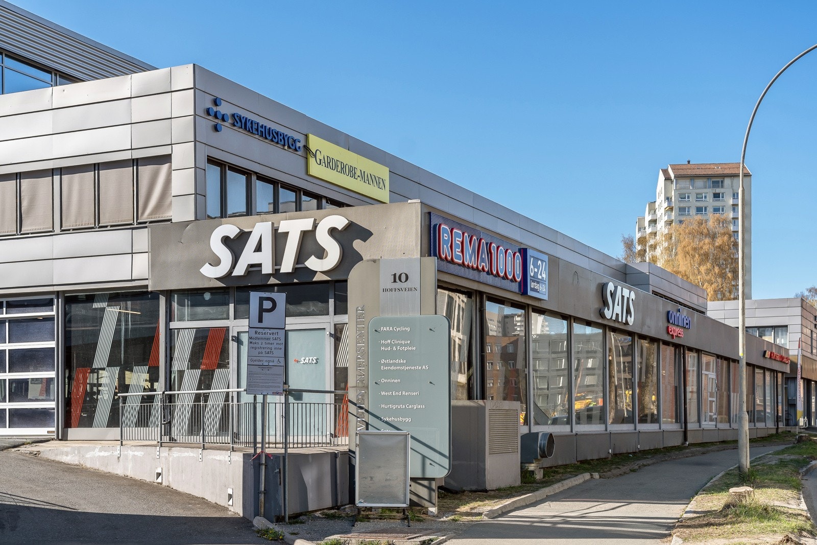 Enkel tilkomst til fasiliteter som treningssenter, dagligvare og kaféer Galleribilde