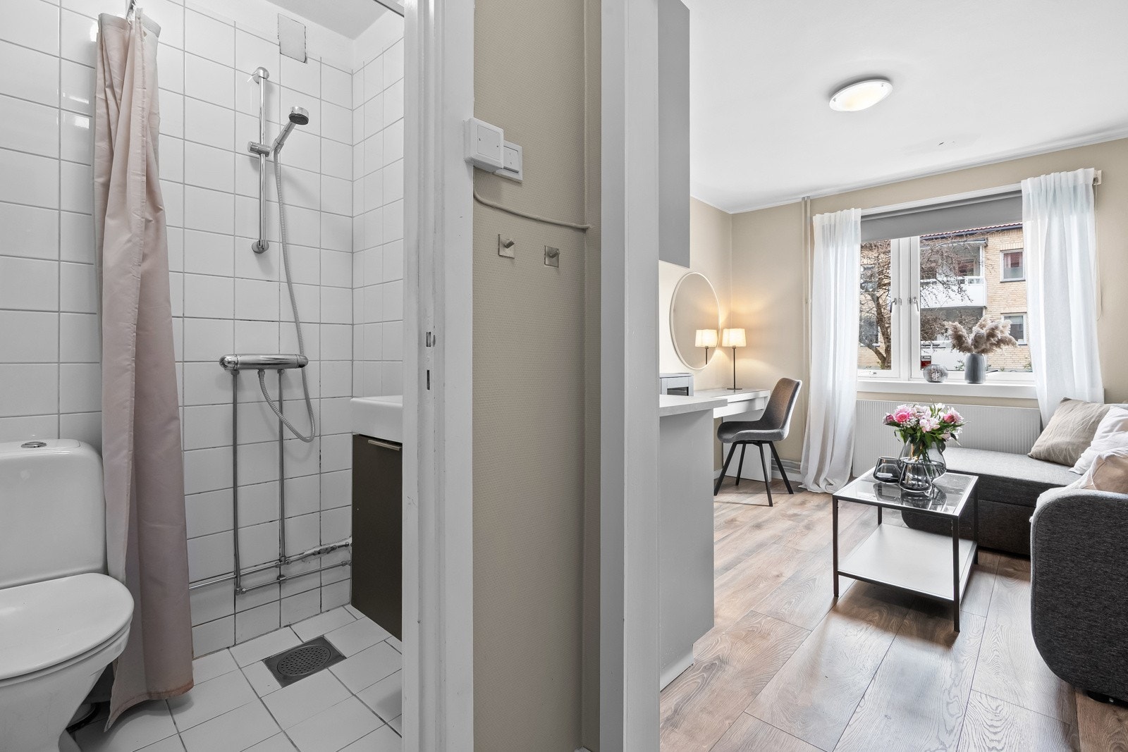 Baderom av praktisk størrelse i klassisk utførelse Galleribilde