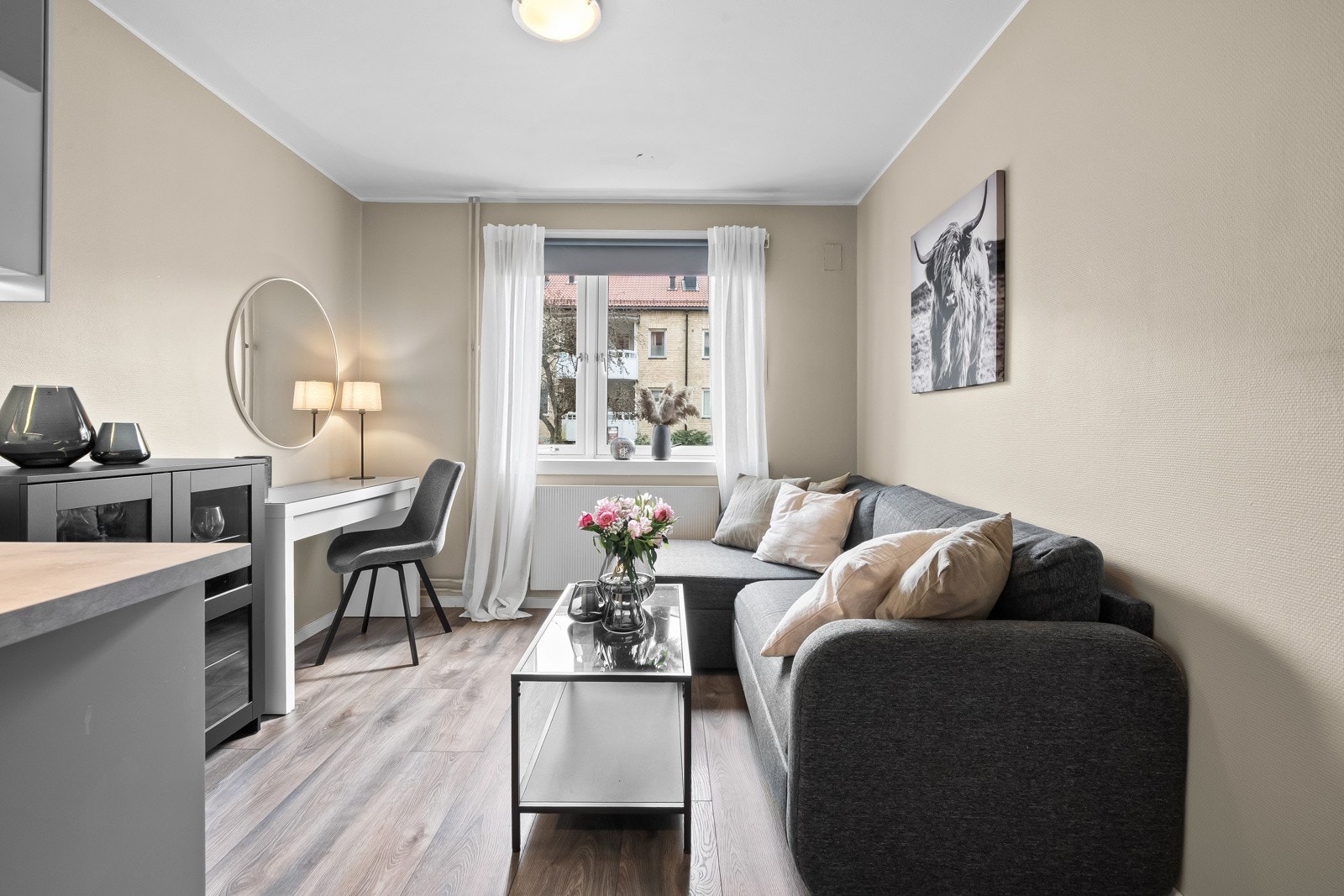 Her får du en flott inngangsleilighet til boligmarkedet i hovedstaden, med en gjennomgående pen og moderne standard Galleribilde