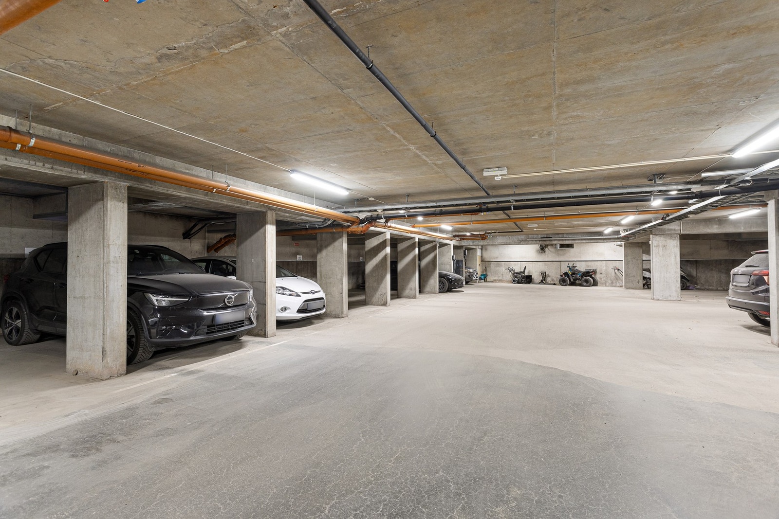 Det medfølger også garasjeplass med bod. Galleribilde
