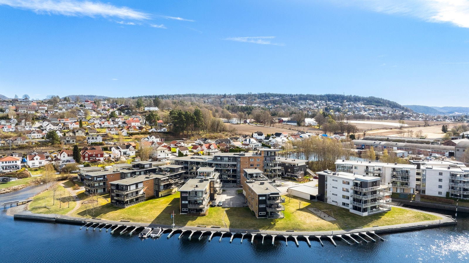 Her er det kort avstand til by-, sjø- og strandliv. Galleribilde