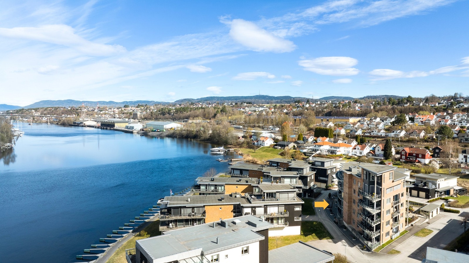 Leiligheten ligger usjenert til, med vestvendt beliggenhet Galleribilde