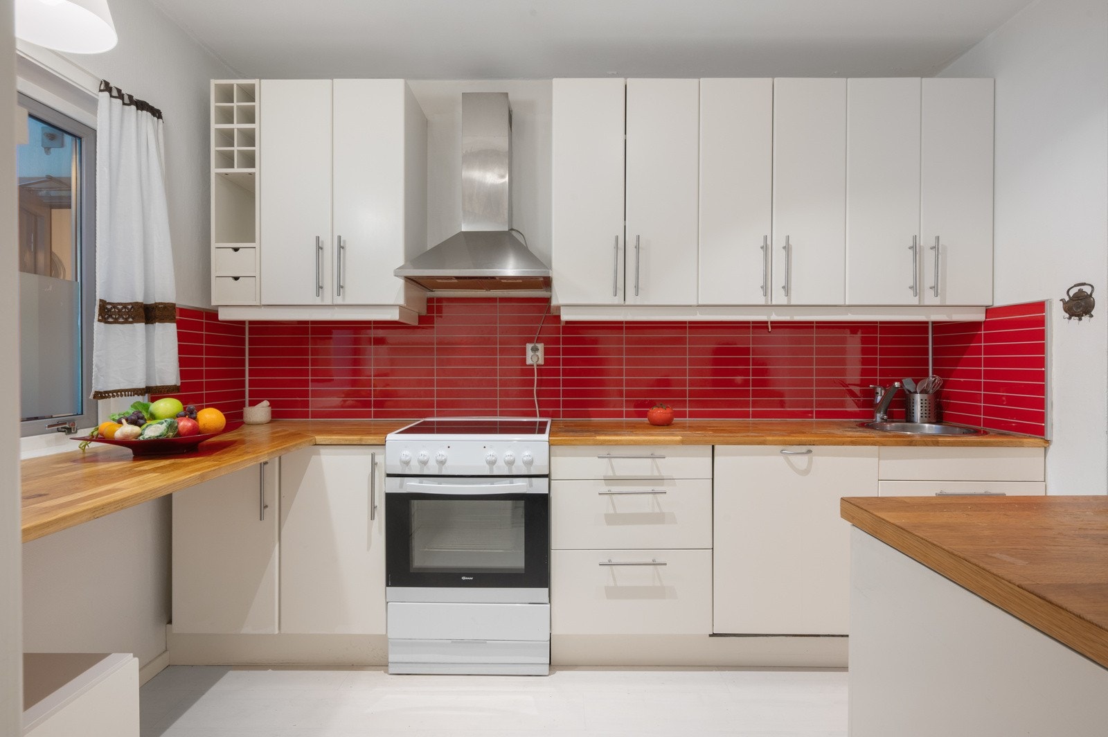 - Kjøkkenet er målt til 10,4 kvm - Galleribilde