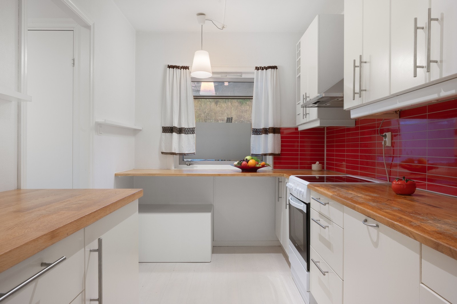 - Kitchenboard over benkeplaten - Galleribilde