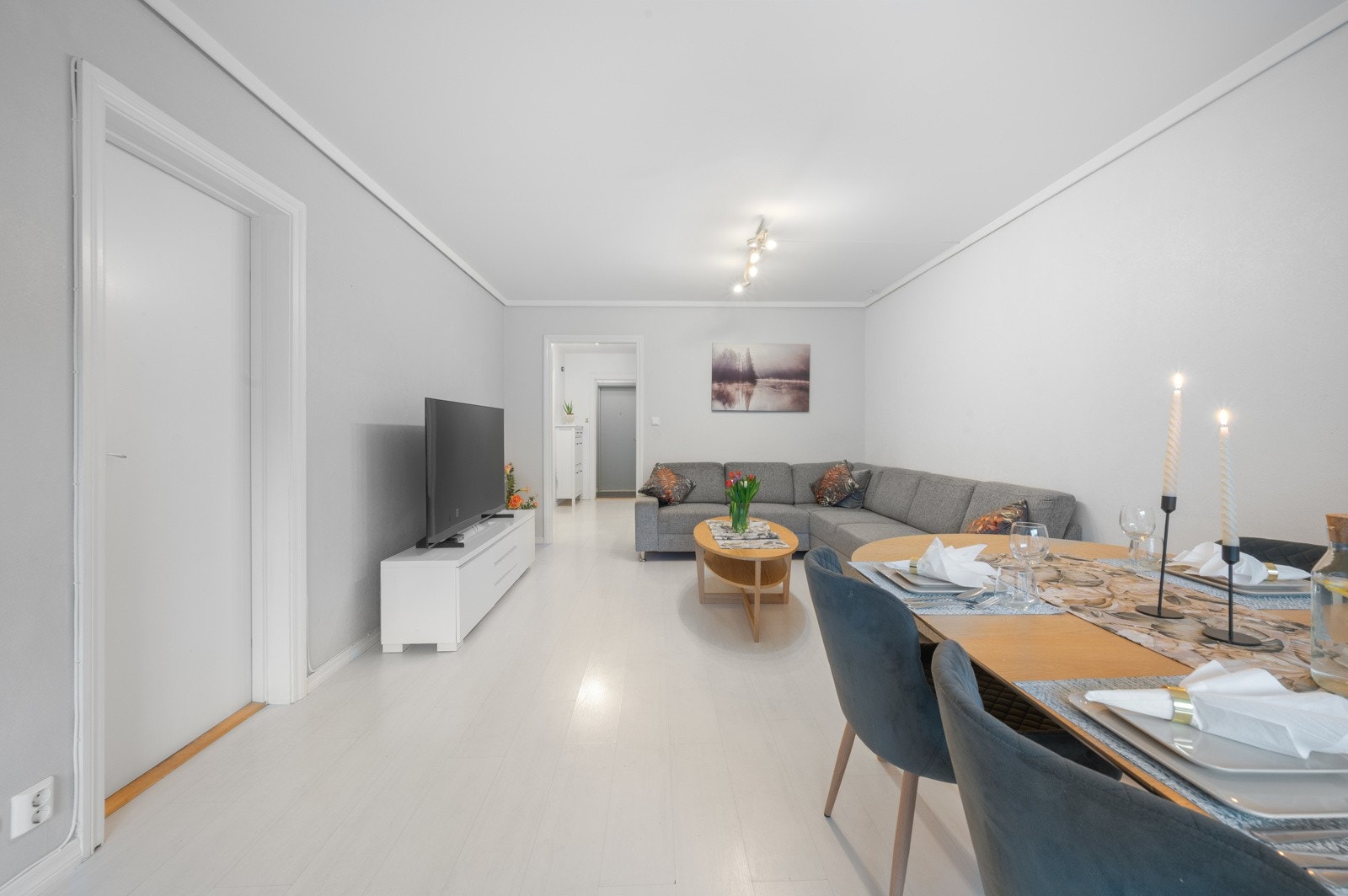 - Fra stuen har du inngang til boligens hovedsoverom - Galleribilde