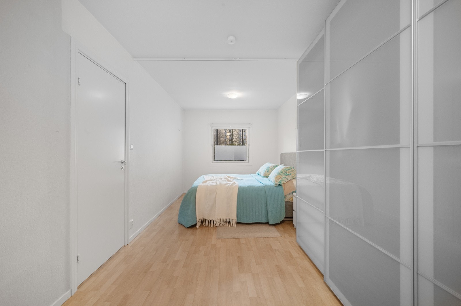 - Dette soverommet er av svært god størrelse, målt til hele 16,7 kvm - Galleribilde