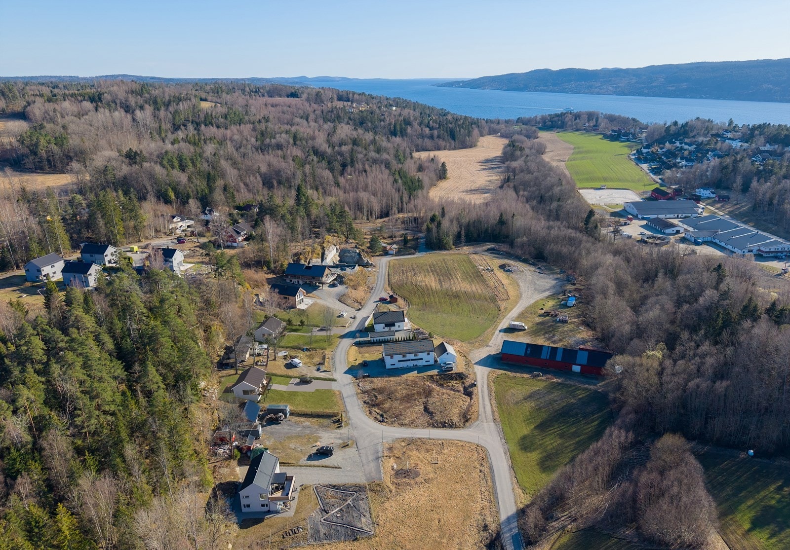 Eiendommene ligger fritt og fint, i et stille boligområde under utvikling (illustrasjon) Galleribilde