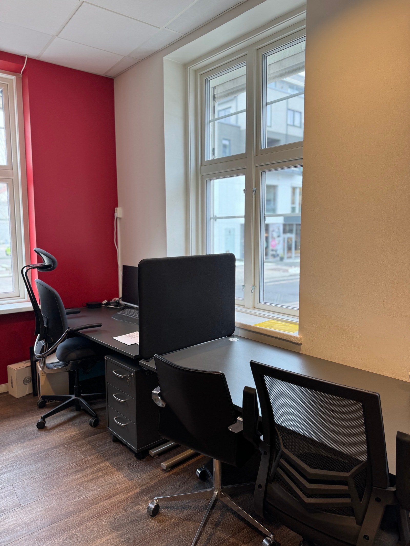 Åpent landskap i tillegg til 10 cellekontorer Galleribilde