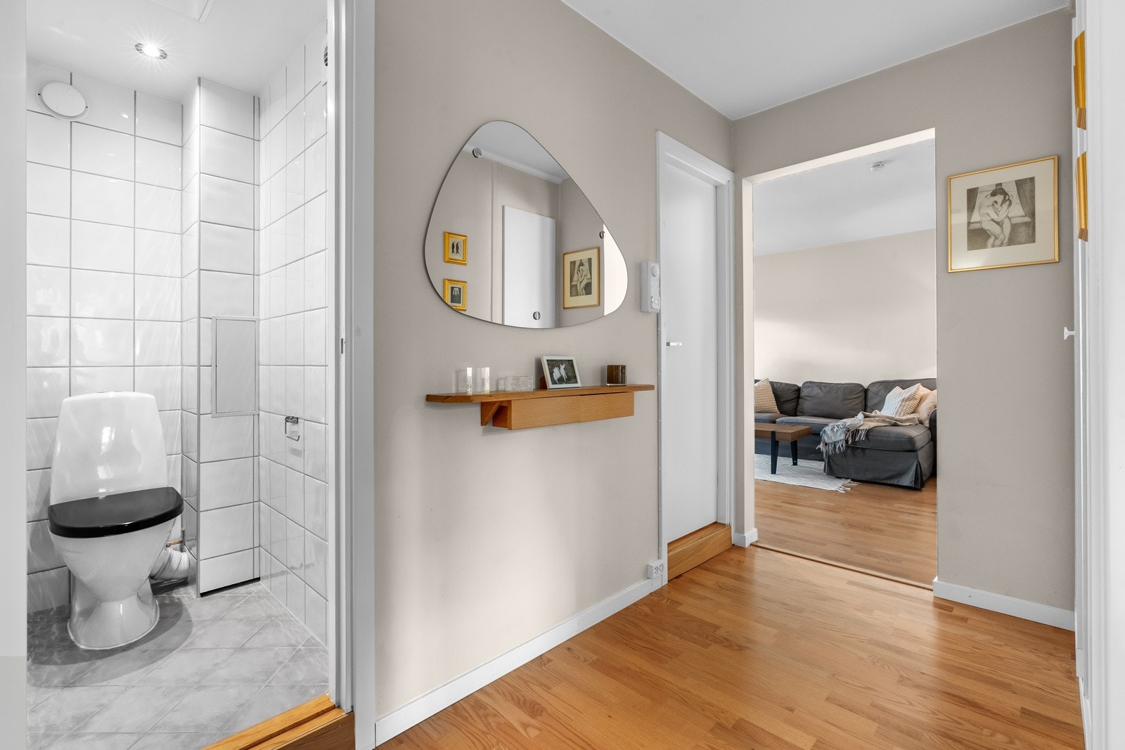 Entré/gang gir adkomst til WC-rom og bad Galleribilde