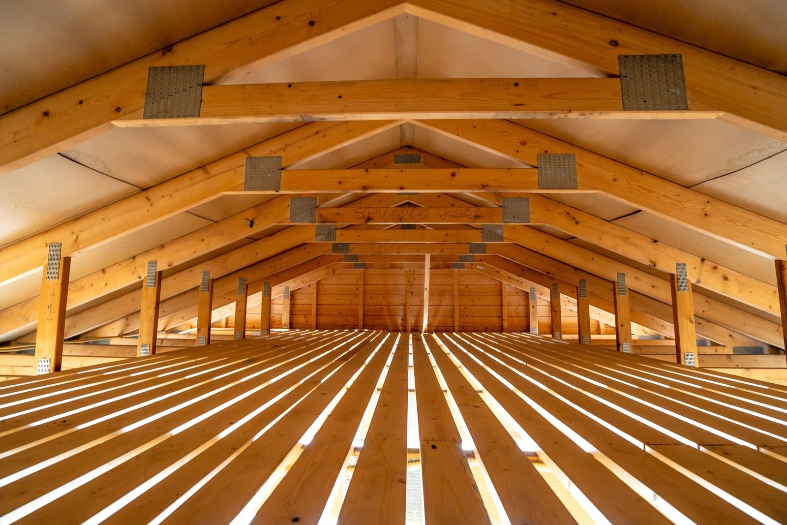 God plass til diverse lagring i garasjen Galleribilde