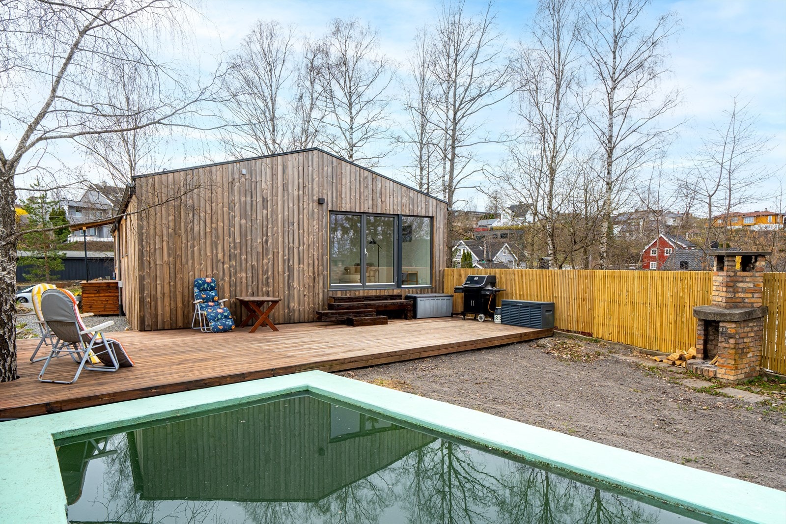 En moderne, vesentlig oppusset enebolig over to plan - perfekt for familien! Galleribilde