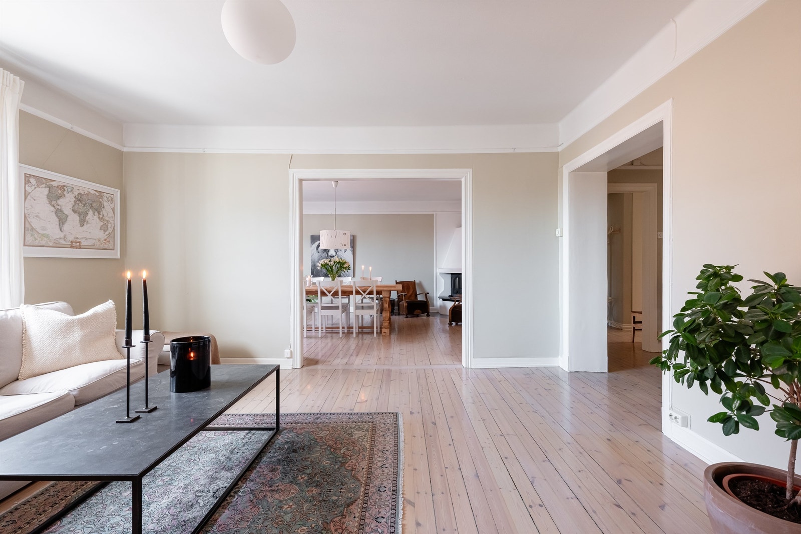 Leiligheten har en god planløsning som bidrar til en perfekt kombinasjon av eleganse og funksjonalitet. Galleribilde