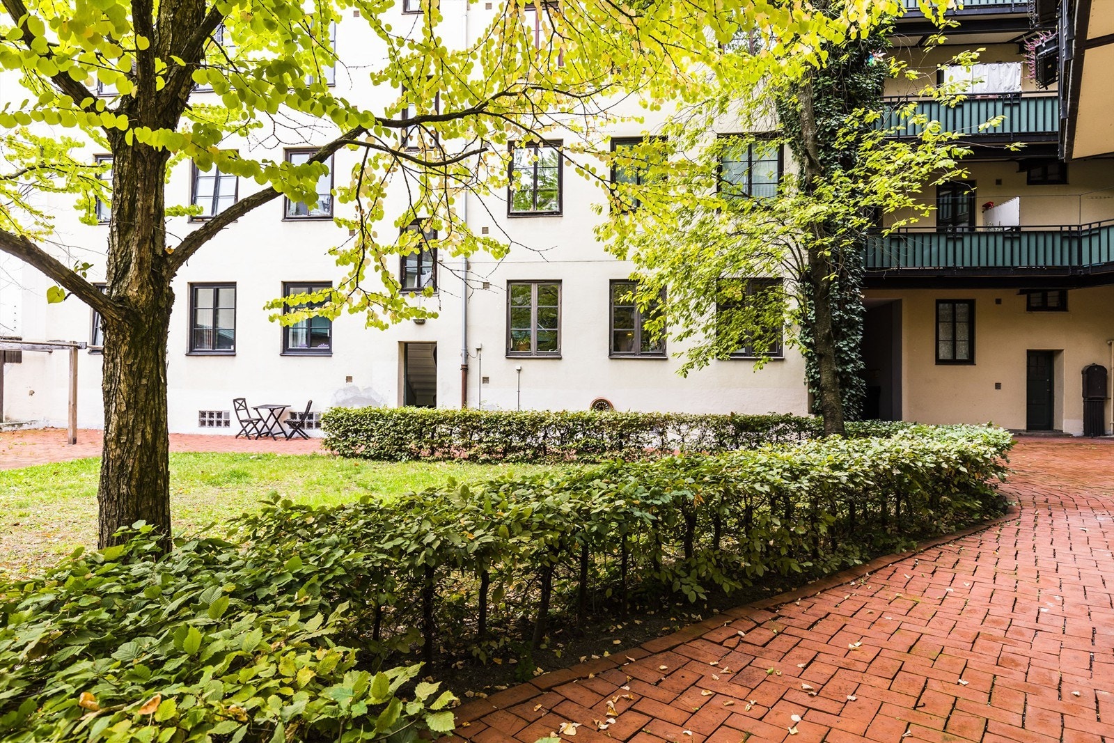 Felles opparbeidet bakgård. Galleribilde
