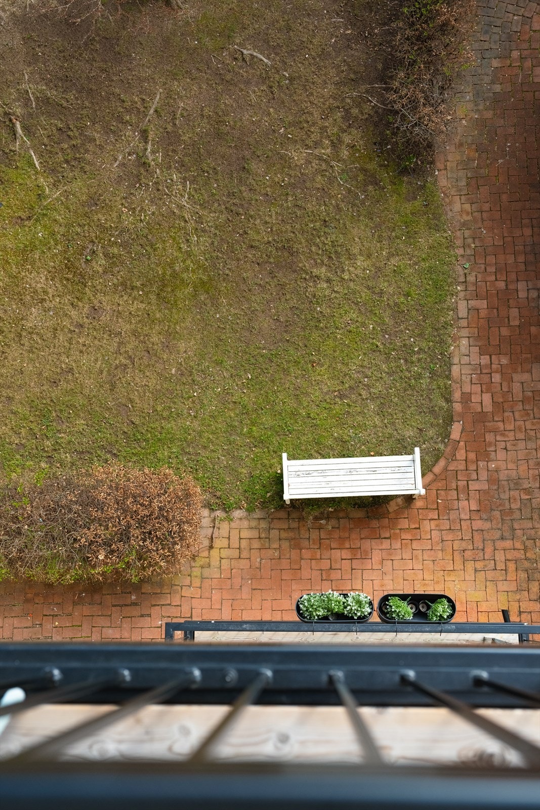 Grøntarealer nedenfor balkongen. Galleribilde