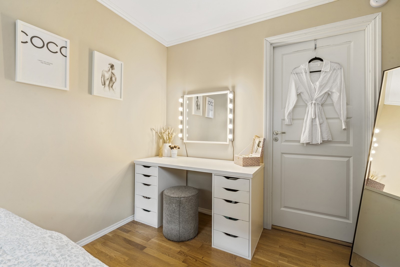 God størrelse gir fleksible møblerings muligheter på rommet. Galleribilde