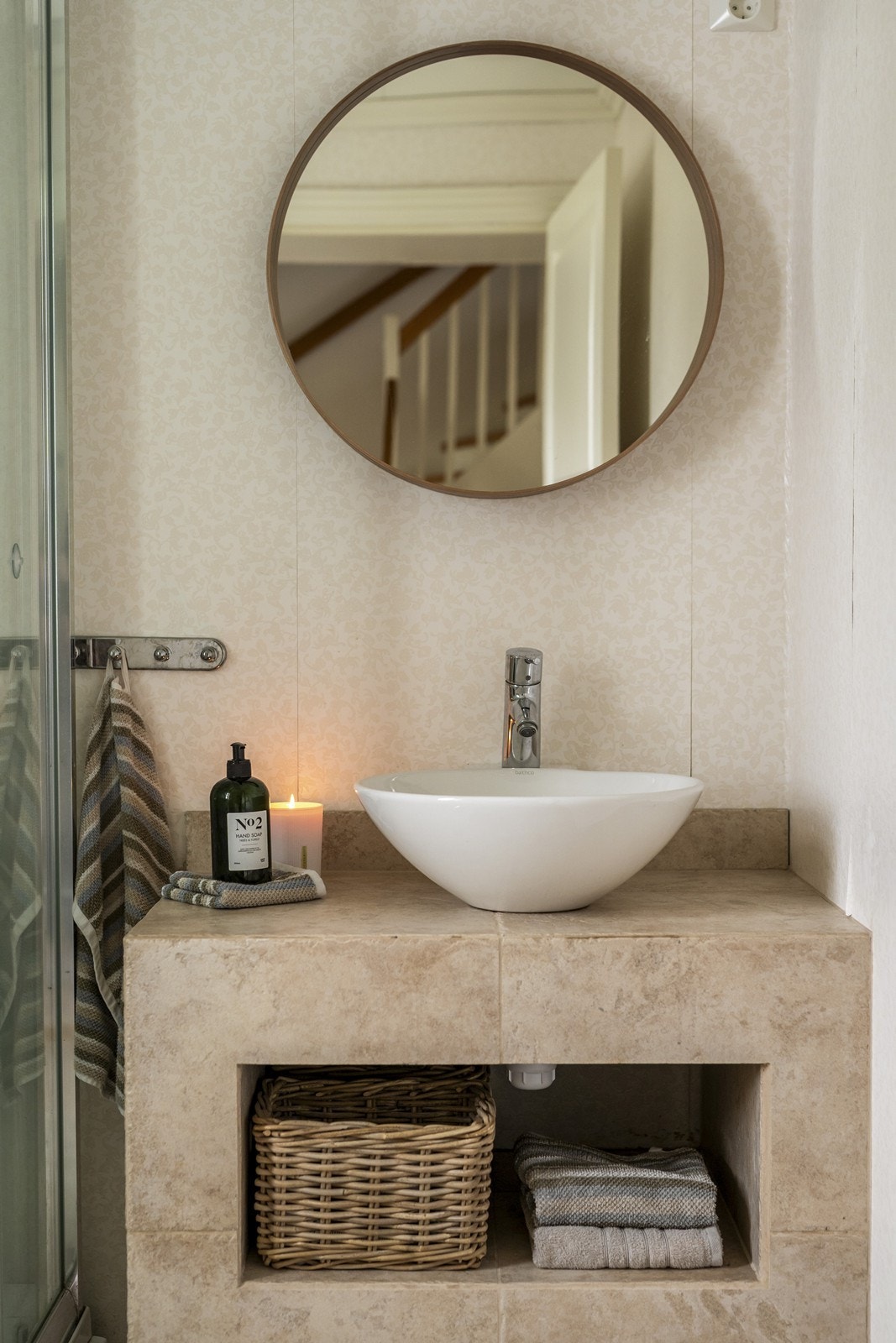 Nydelig flislagt og plassbygd servantskap. Galleribilde