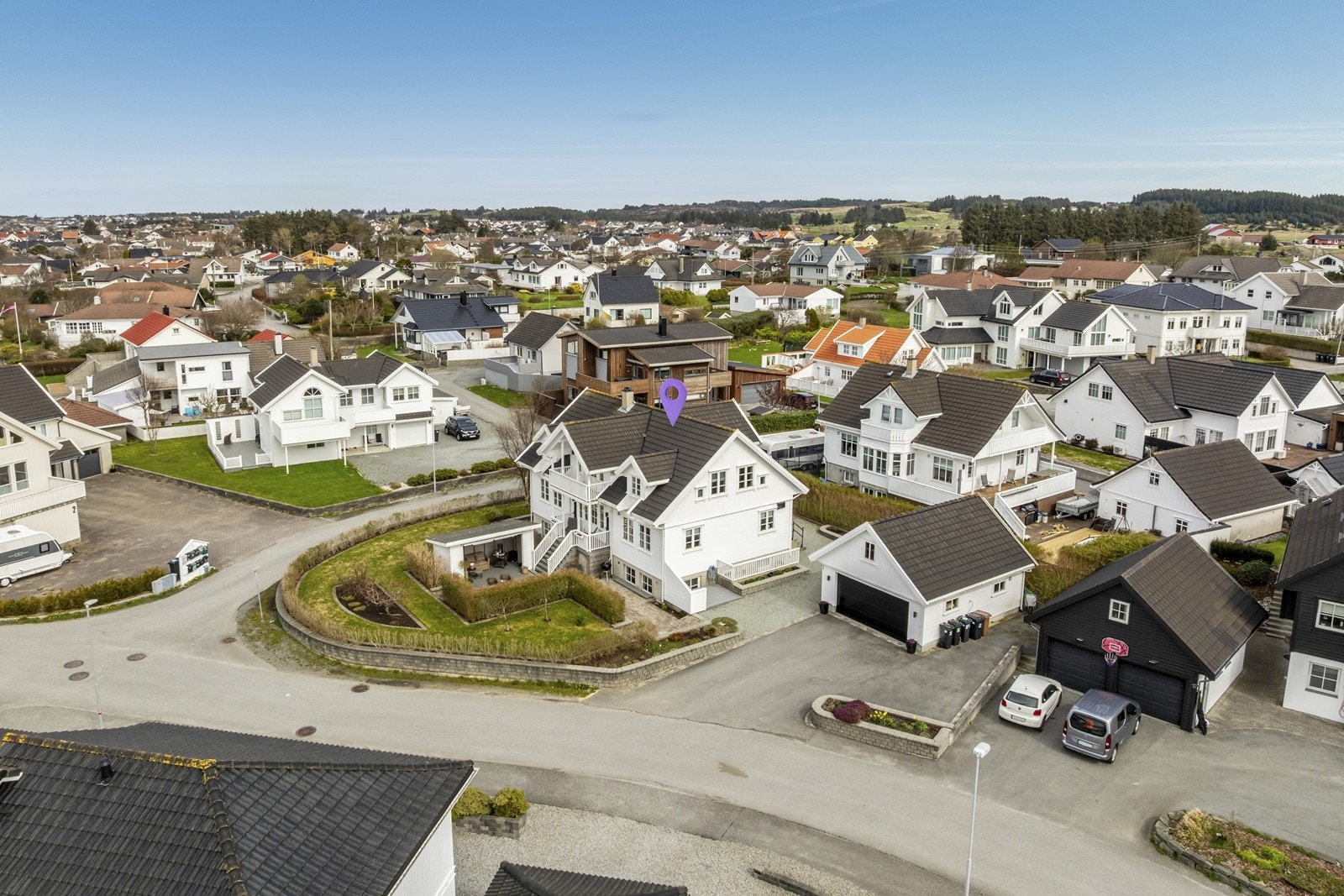 Velkommen til Røstevegen 1, presentert av Daniel Gård i Eiendomsmegler A. Galleribilde