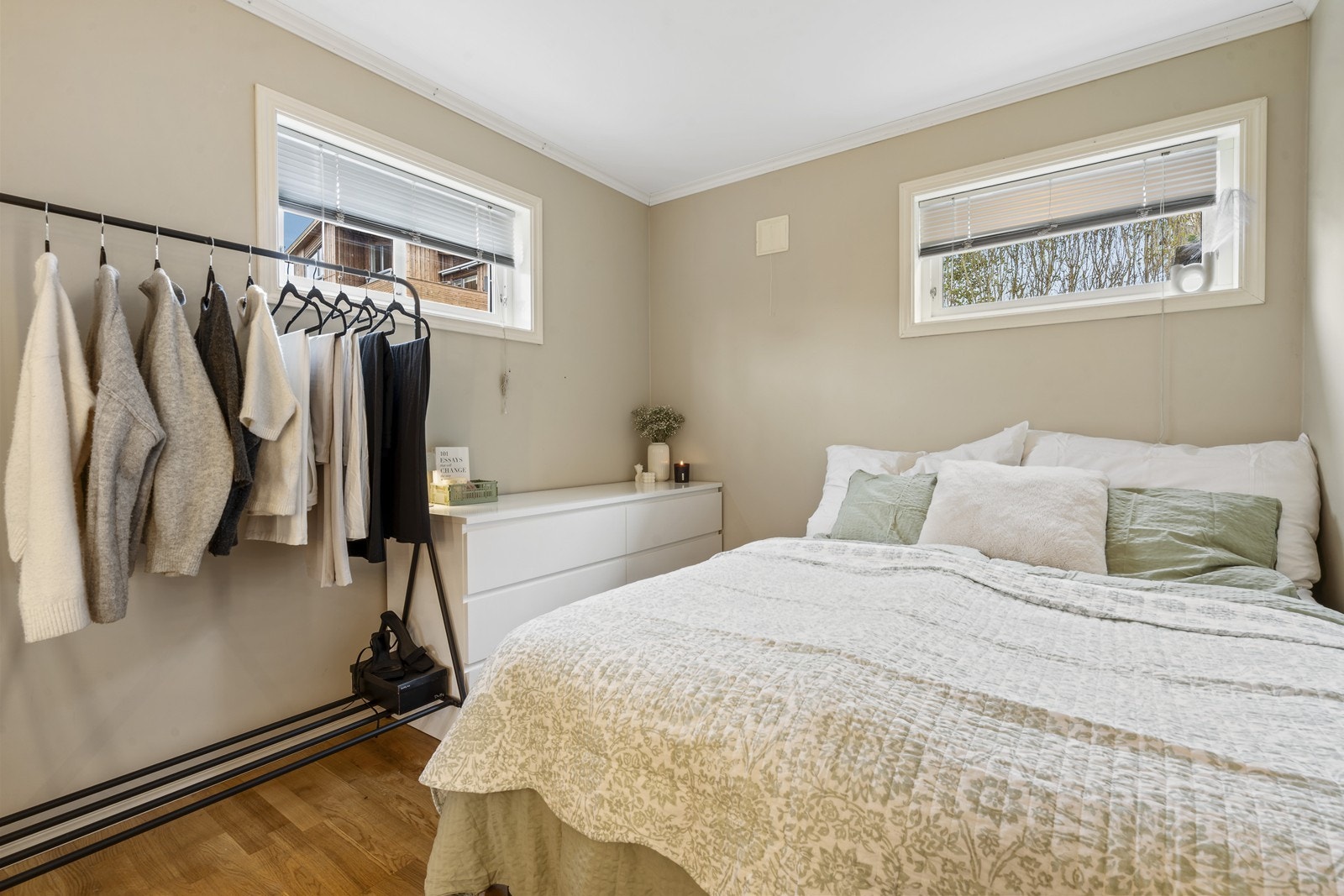 Rom brukt som soverom i kjelleretasjen. (Ikke godkjent/ godkjent som bod) Galleribilde