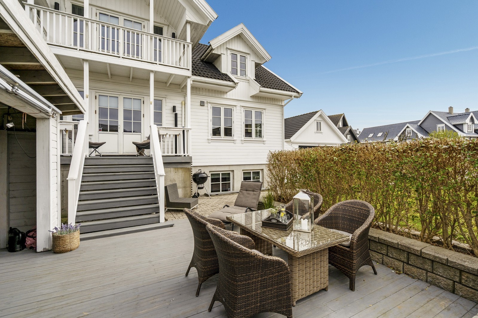 Direkte adkomst til boligens kjøkken/allrom fra uteområdet. Galleribilde