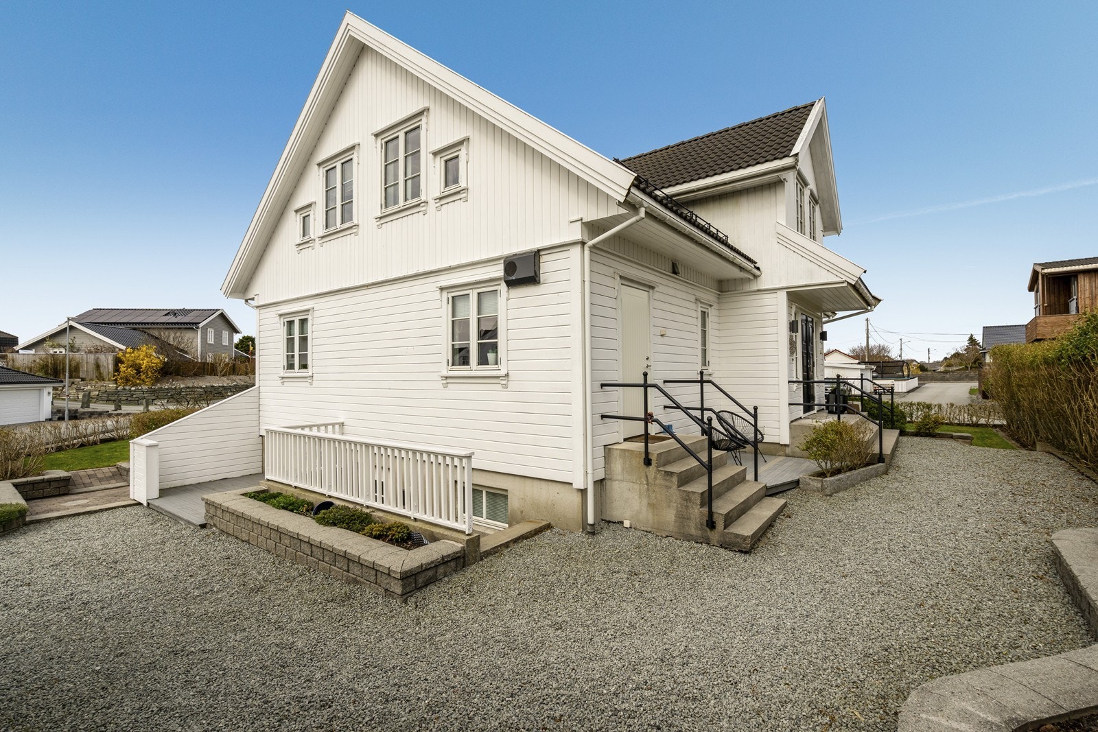 Nye ytterdører til vaskerom og kjeller (2025). Galleribilde