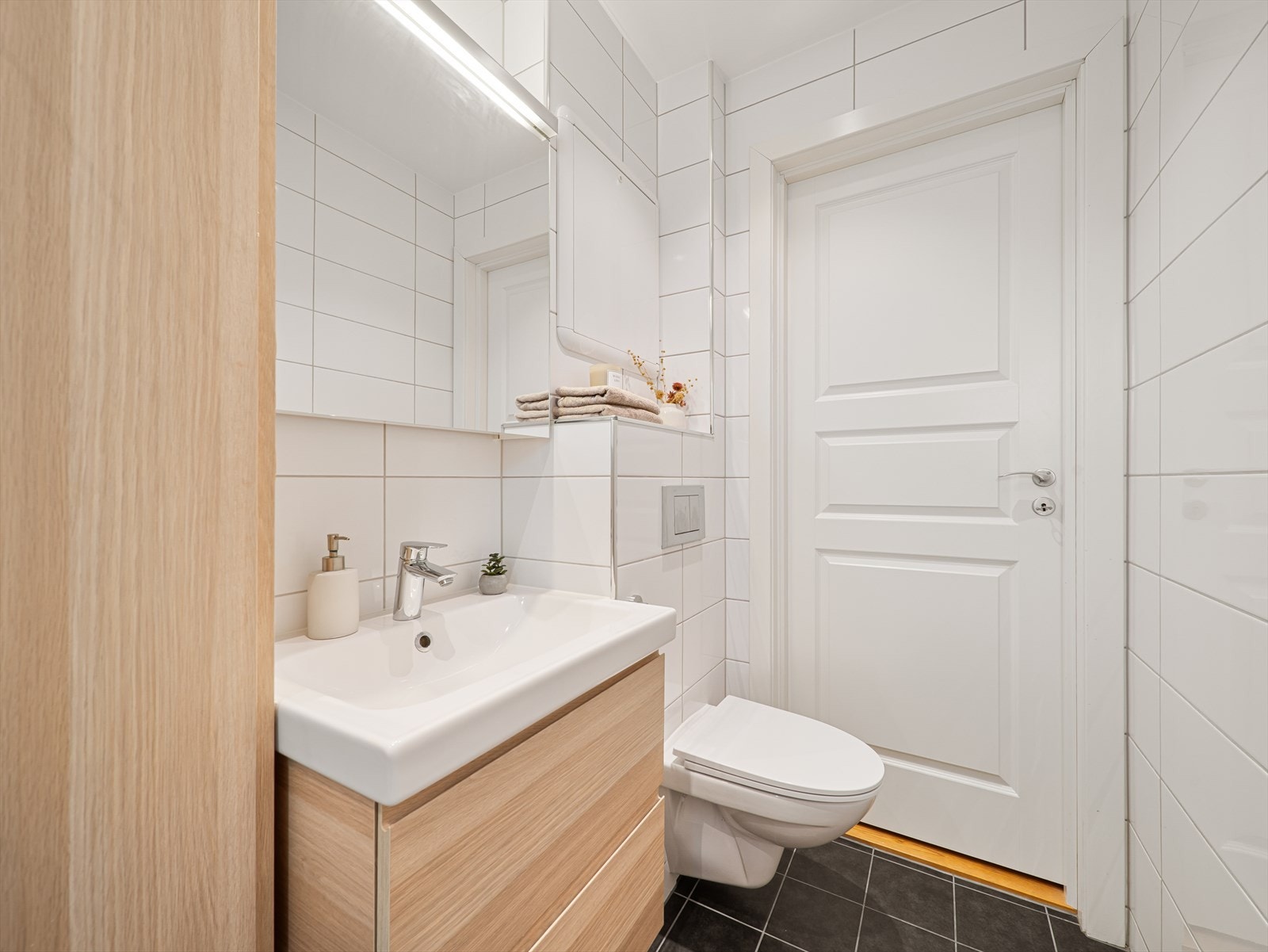 Badet, som ble pusset opp i 2015, har adkomst fra entreen Galleribilde