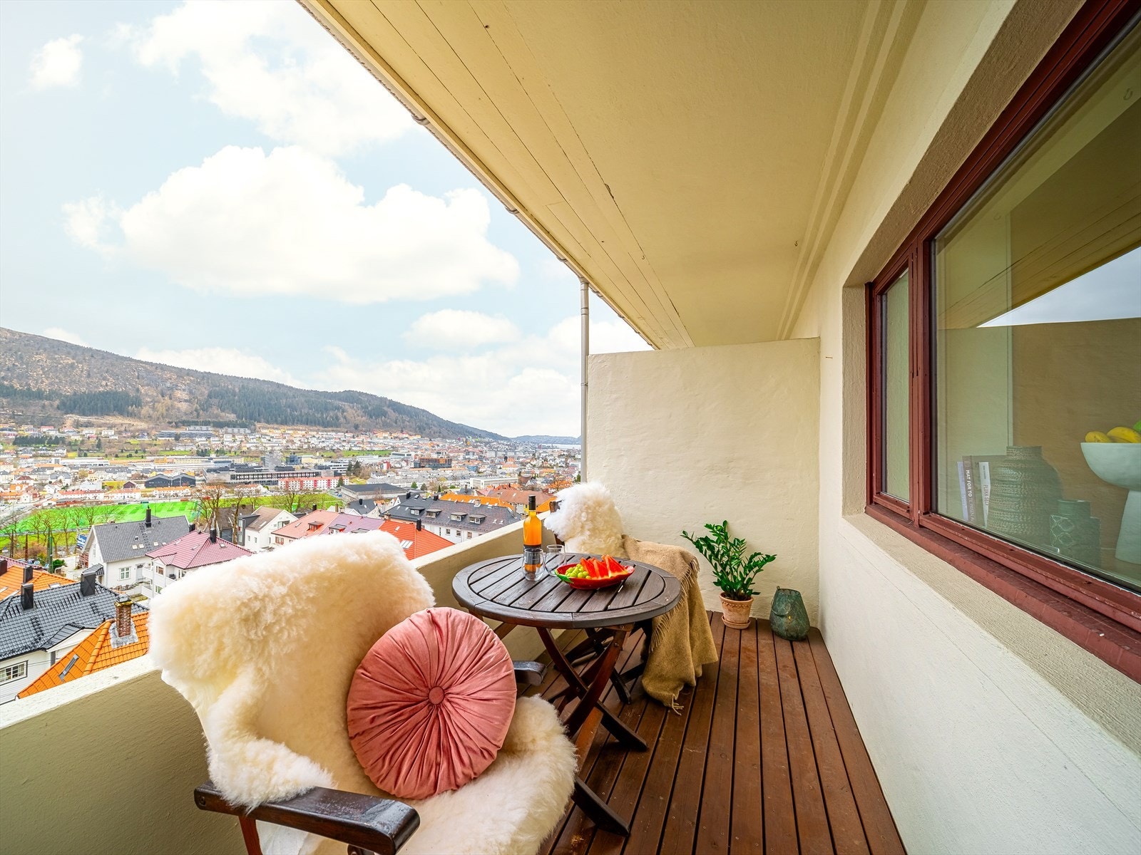 Velkommen til Vognstølbakken 4- presentert av Stian Yndestad v/Eiendomsmegler Vest Galleribilde