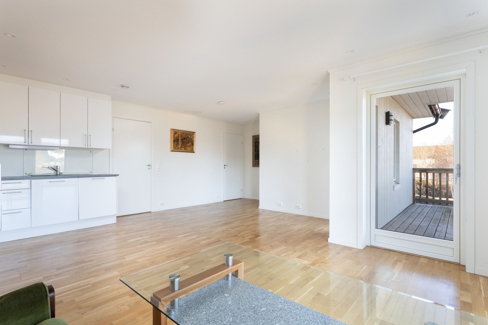 Stue og kjøkken har gulv med varme Galleribilde