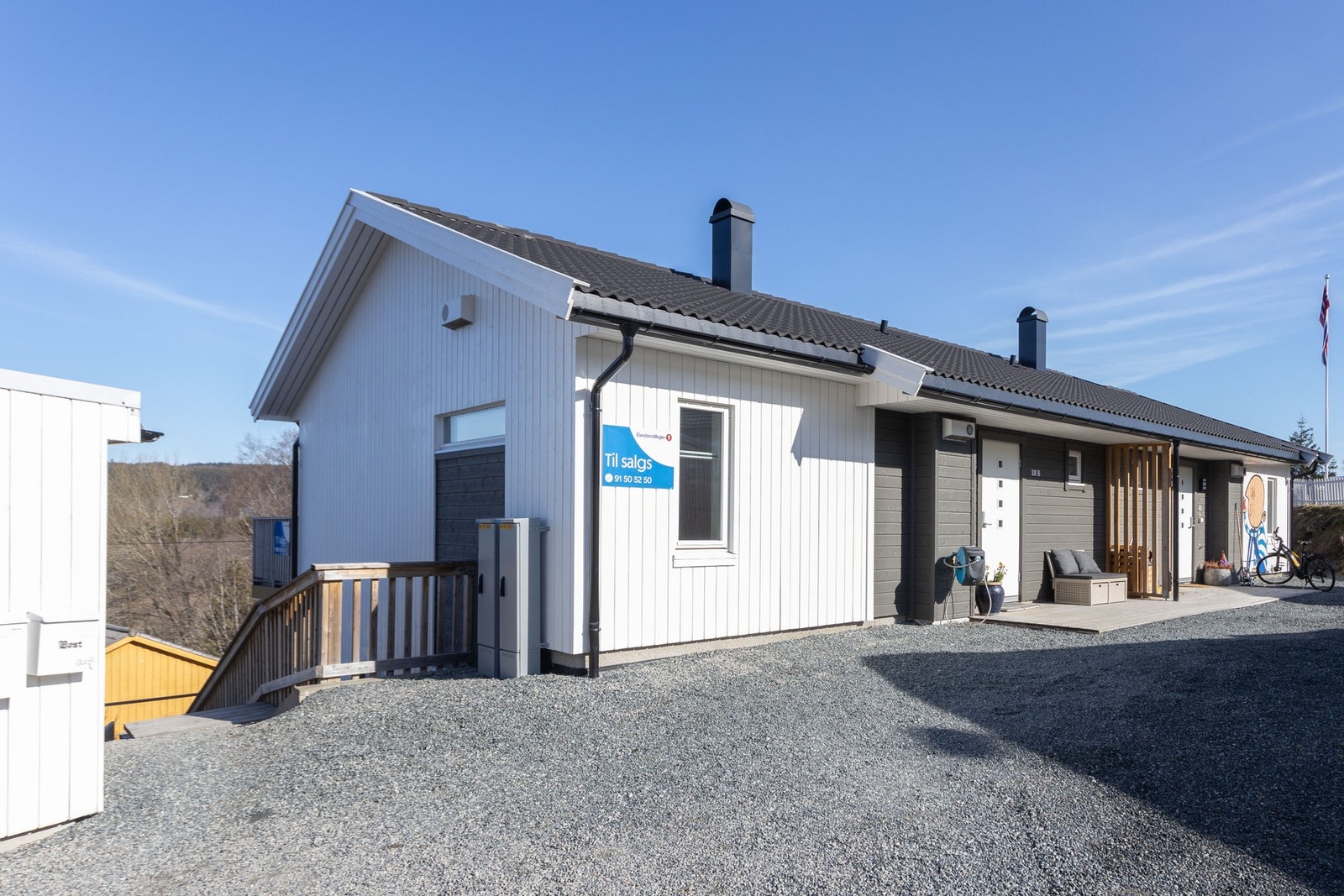 Pent inngangsparti med platting for solrike formiddager! Galleribilde