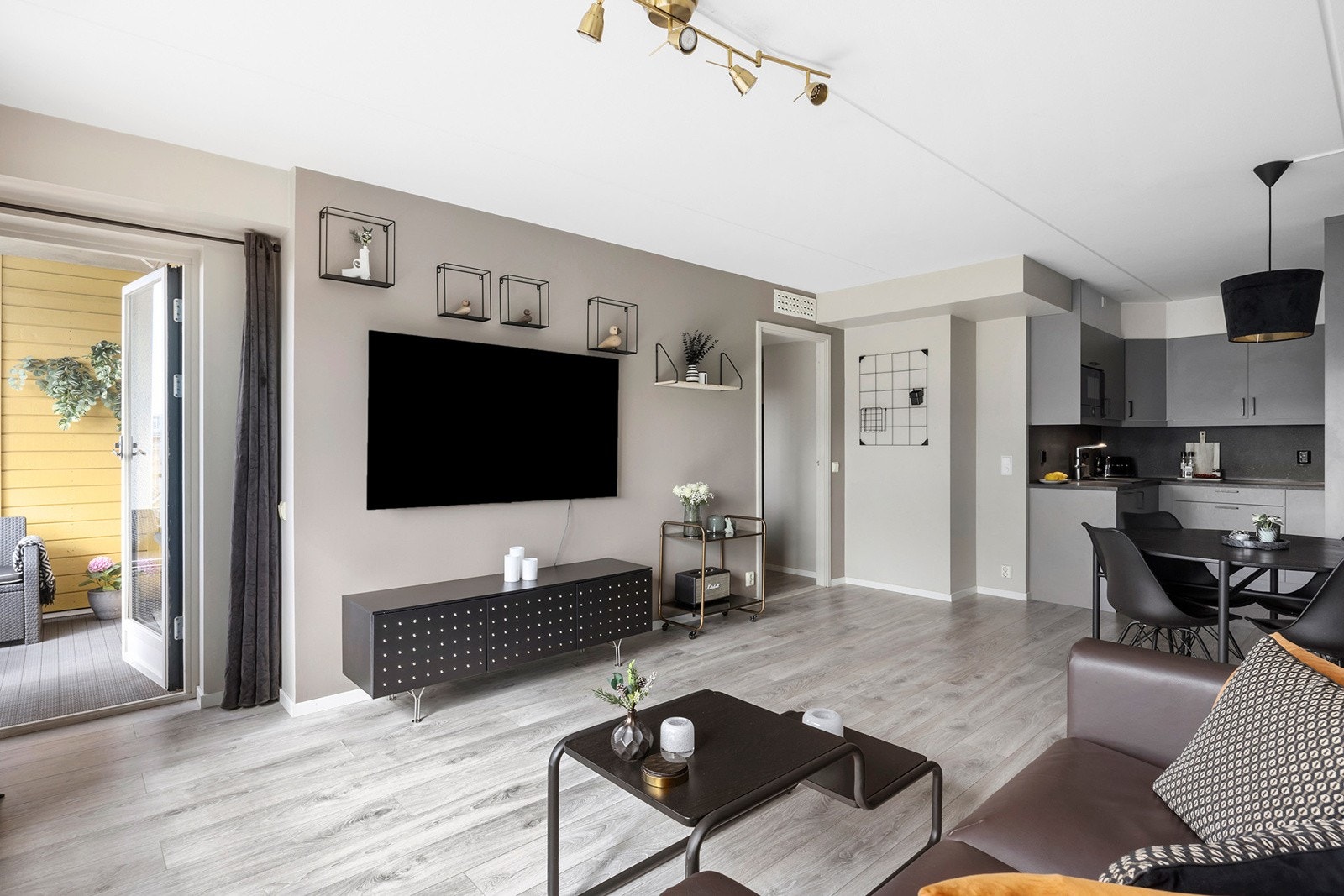 Utgang fra stuen til balkong Galleribilde